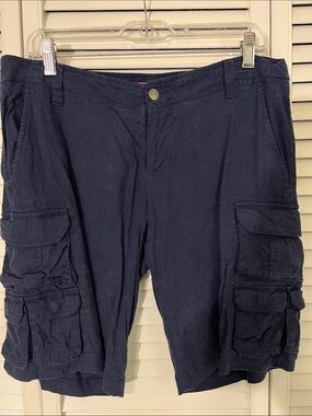 Alice and Olivia Cargo Shorts with Multiple Pockets!